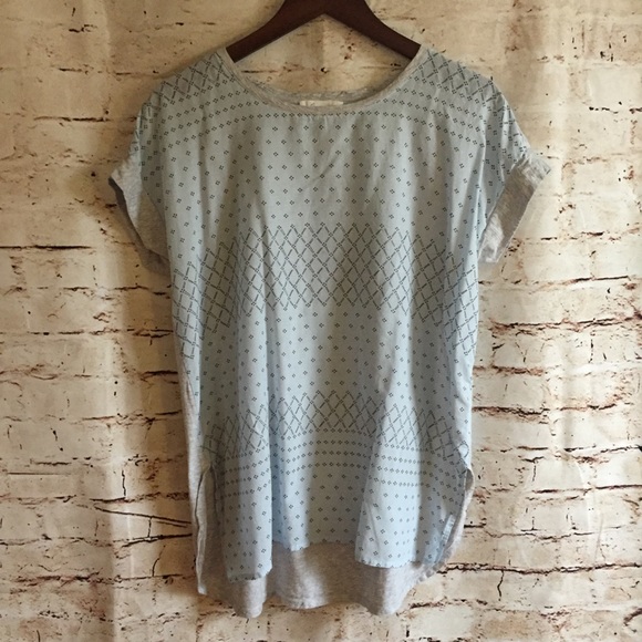 Two by Vince Camuto Light Blue Printed Hi-lo Top - Picture 2 of 5